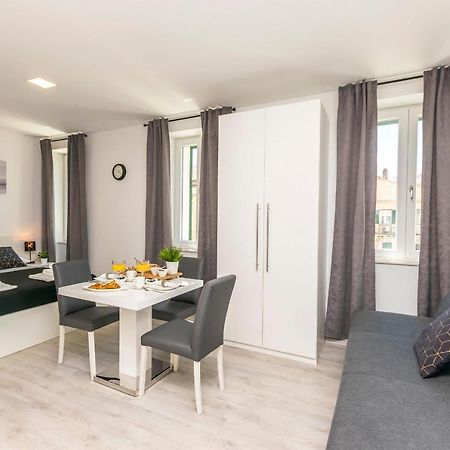 Apartments And Rooms Adriatic Suites Sibenik Bagian luar foto