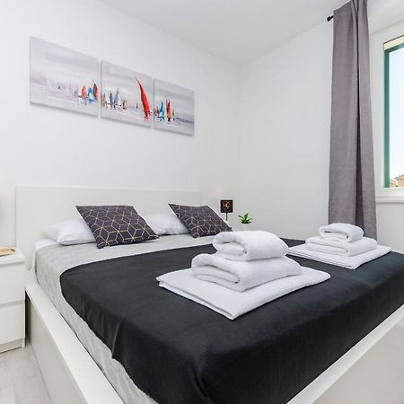 Apartments And Rooms Adriatic Suites Sibenik Bagian luar foto