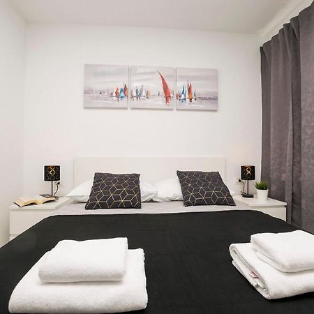Apartments And Rooms Adriatic Suites Sibenik Bagian luar foto