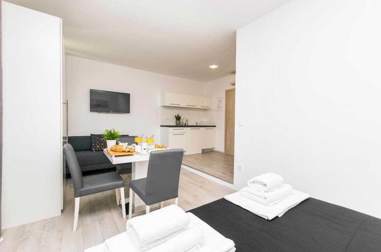 Apartments And Rooms Adriatic Suites Sibenik Bagian luar foto
