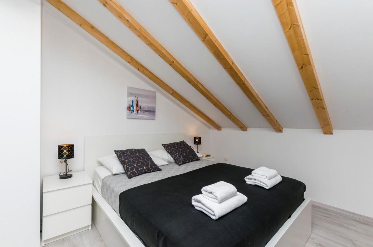 Apartments And Rooms Adriatic Suites Sibenik Bagian luar foto