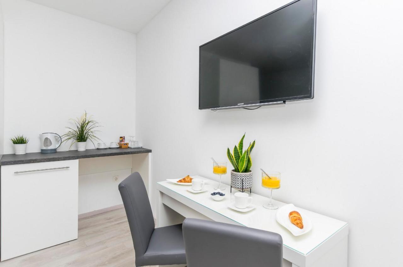 Apartments And Rooms Adriatic Suites Sibenik Bagian luar foto