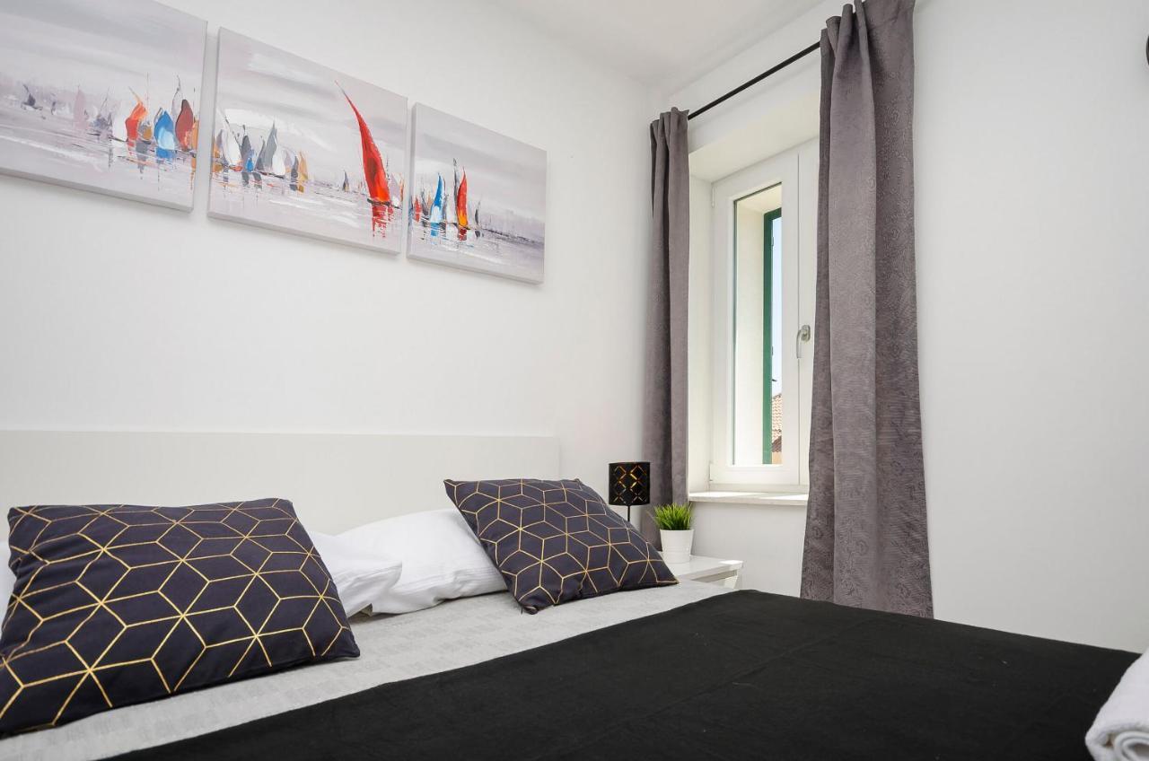 Apartments And Rooms Adriatic Suites Sibenik Bagian luar foto