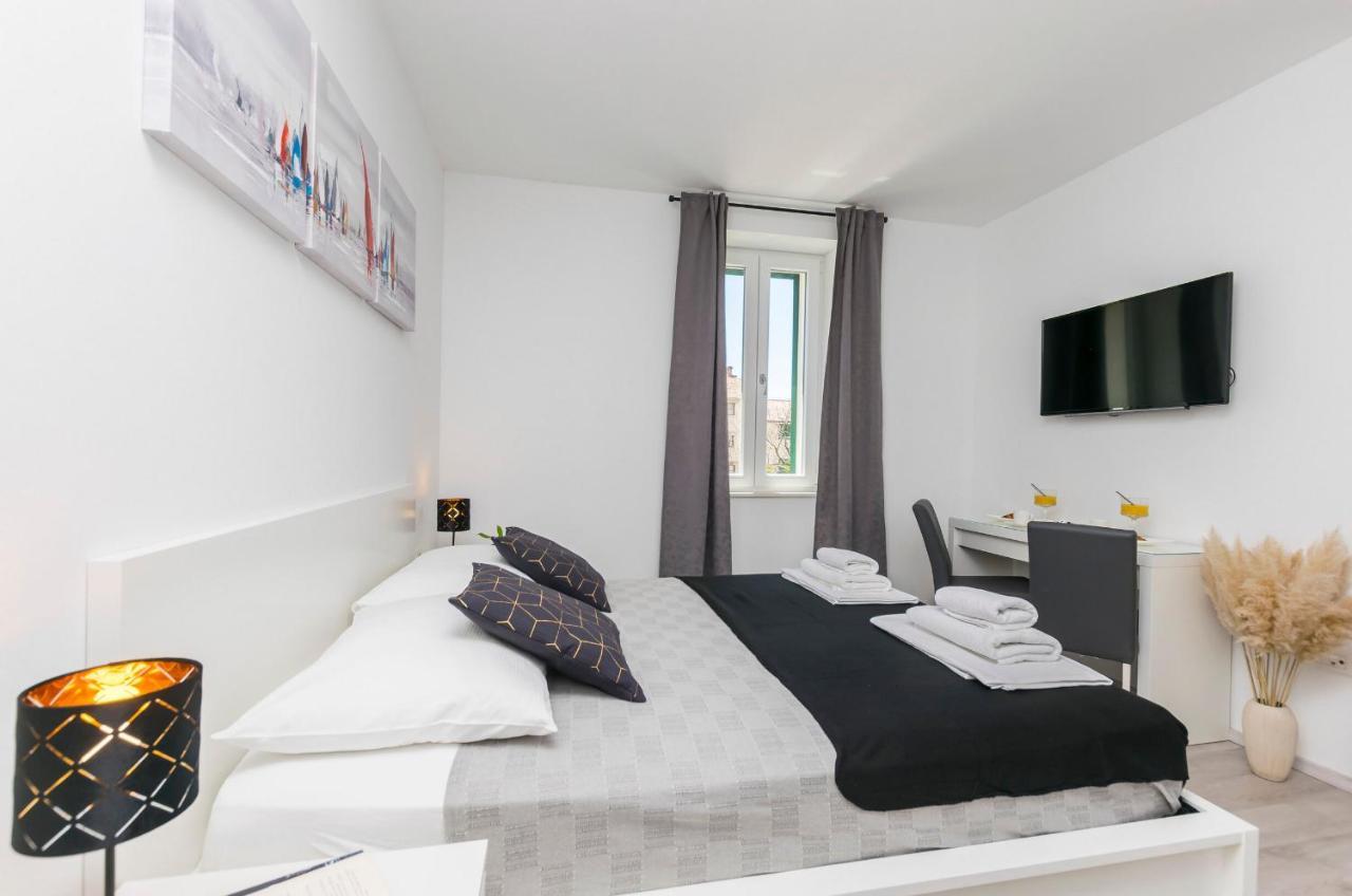 Apartments And Rooms Adriatic Suites Sibenik Bagian luar foto