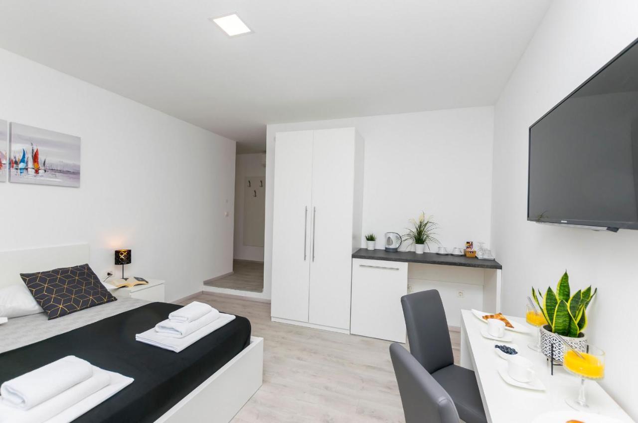 Apartments And Rooms Adriatic Suites Sibenik Bagian luar foto