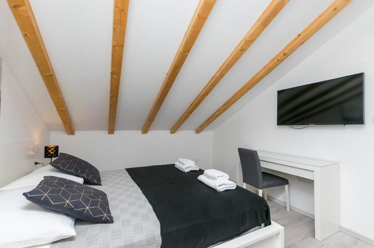 Apartments And Rooms Adriatic Suites Sibenik Bagian luar foto