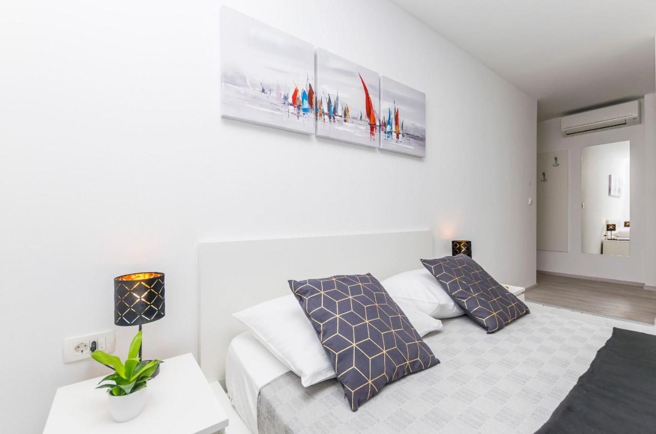 Apartments And Rooms Adriatic Suites Sibenik Bagian luar foto
