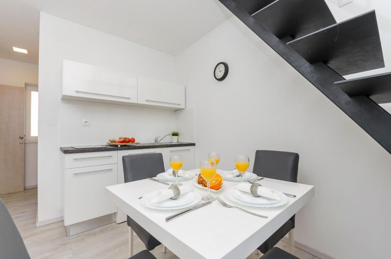 Apartments And Rooms Adriatic Suites Sibenik Bagian luar foto