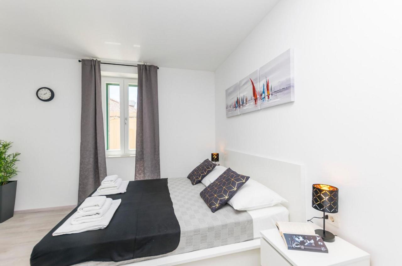 Apartments And Rooms Adriatic Suites Sibenik Bagian luar foto