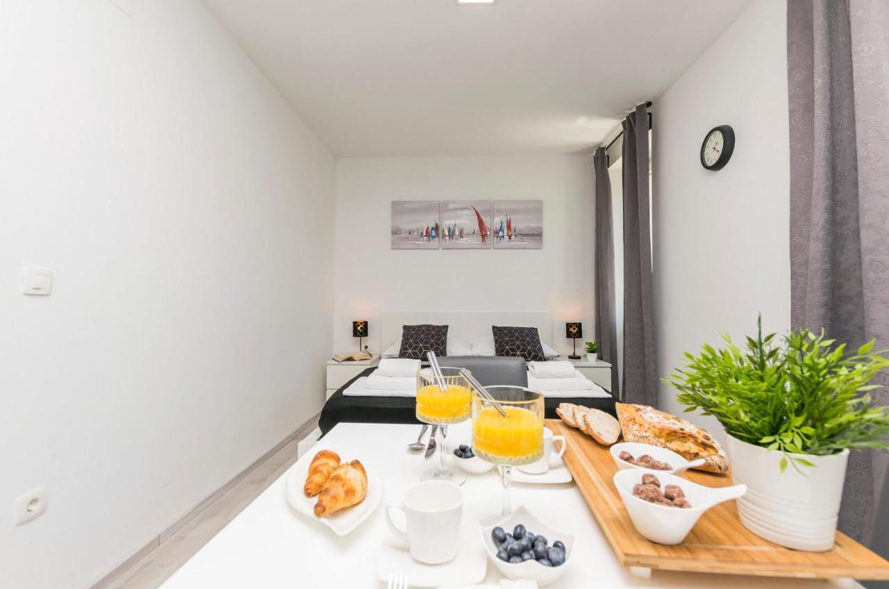 Apartments And Rooms Adriatic Suites Sibenik Bagian luar foto