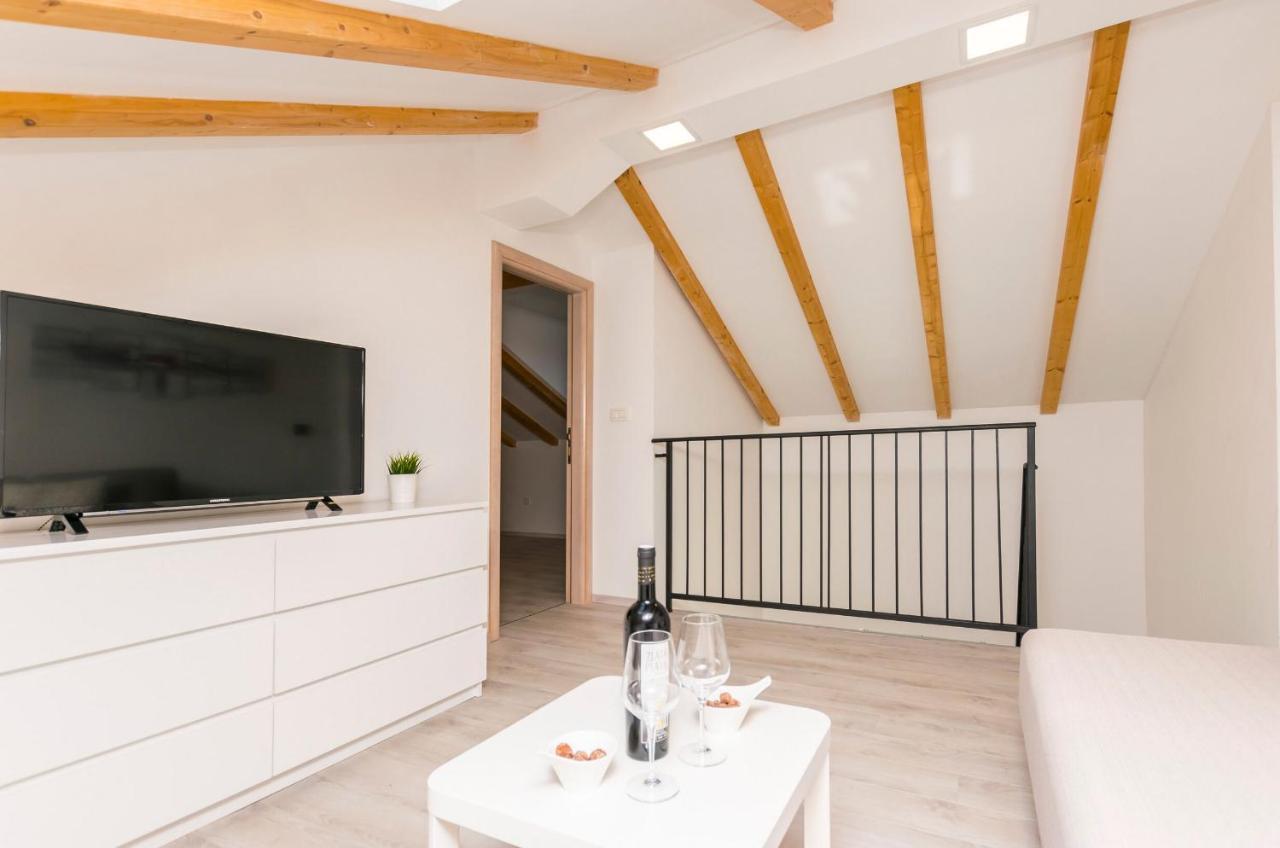 Apartments And Rooms Adriatic Suites Sibenik Bagian luar foto