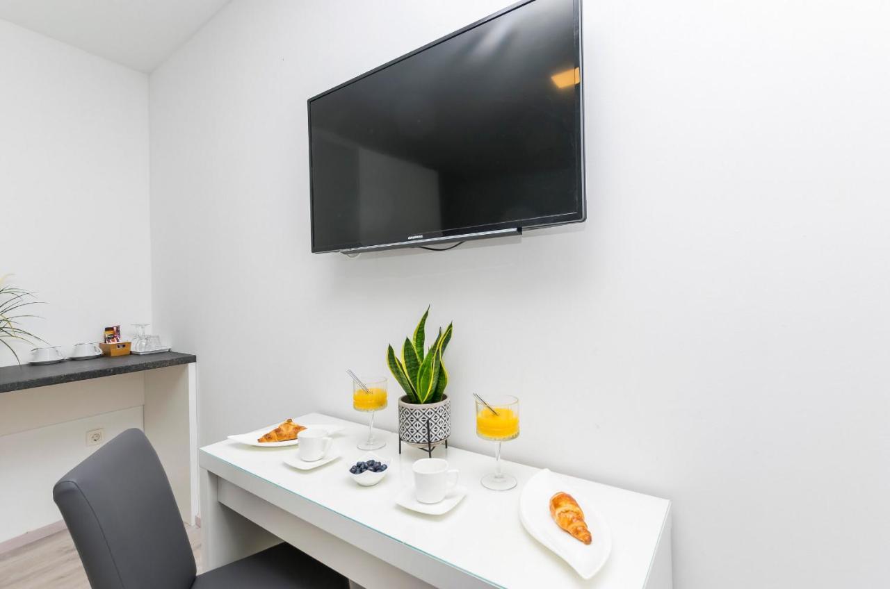 Apartments And Rooms Adriatic Suites Sibenik Bagian luar foto
