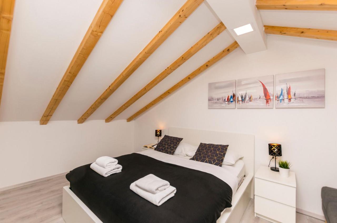 Apartments And Rooms Adriatic Suites Sibenik Bagian luar foto