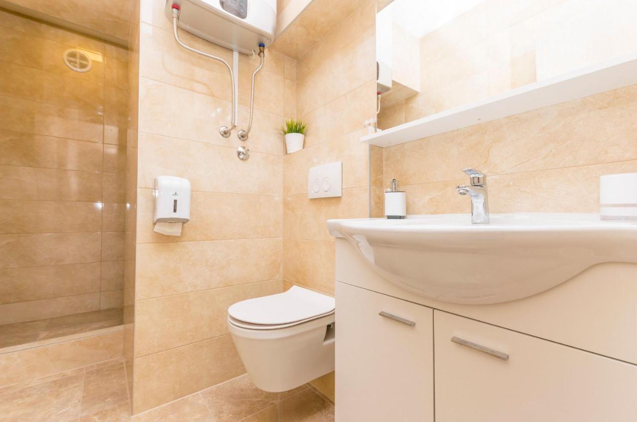 Apartments And Rooms Adriatic Suites Sibenik Bagian luar foto
