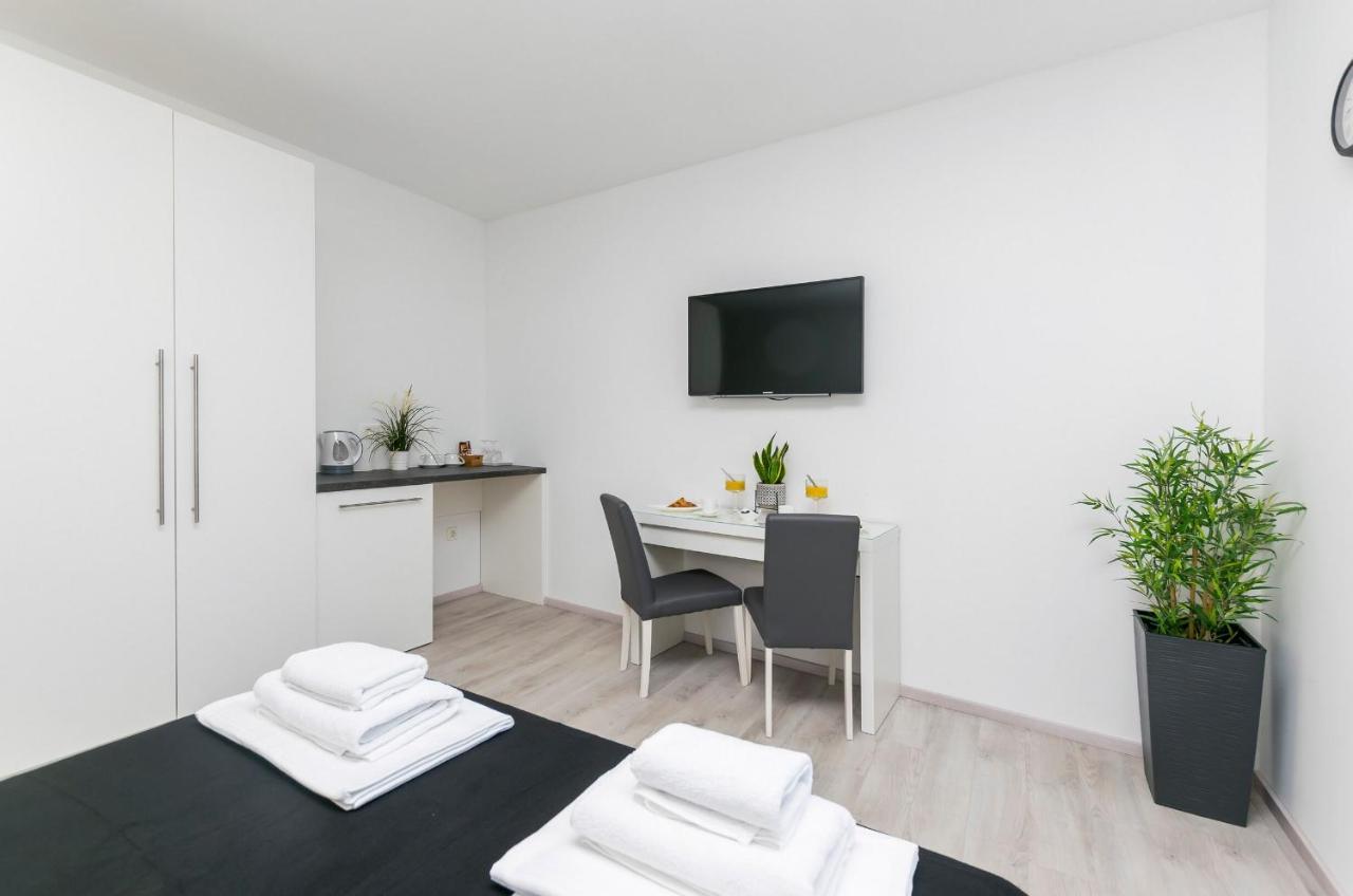 Apartments And Rooms Adriatic Suites Sibenik Bagian luar foto