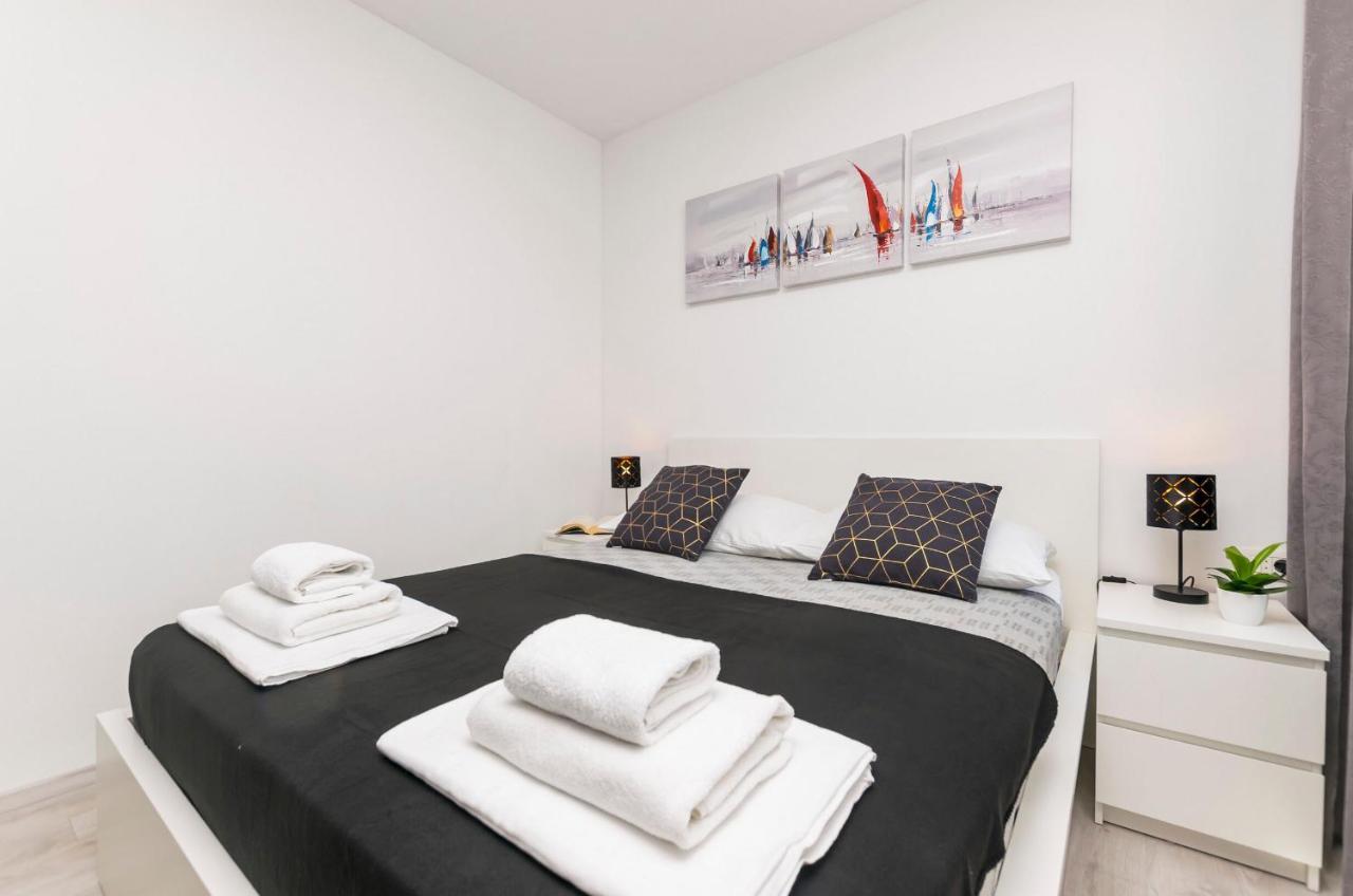 Apartments And Rooms Adriatic Suites Sibenik Bagian luar foto