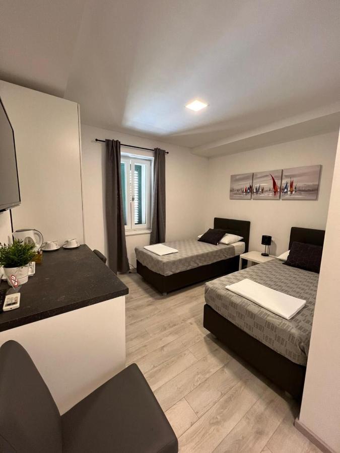 Apartments And Rooms Adriatic Suites Sibenik Bagian luar foto