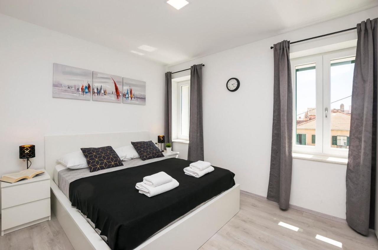 Apartments And Rooms Adriatic Suites Sibenik Bagian luar foto