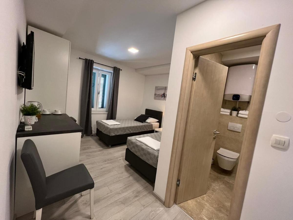 Apartments And Rooms Adriatic Suites Sibenik Bagian luar foto