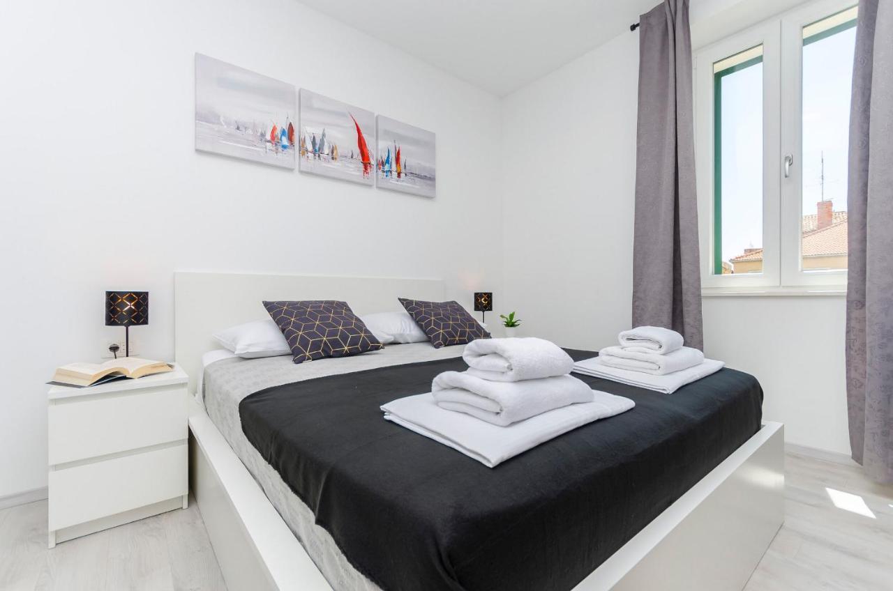 Apartments And Rooms Adriatic Suites Sibenik Bagian luar foto