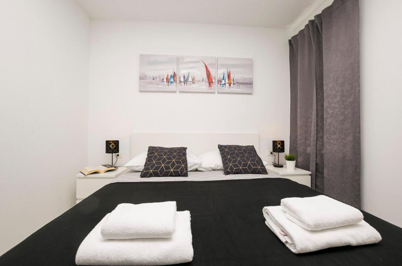 Apartments And Rooms Adriatic Suites Sibenik Bagian luar foto