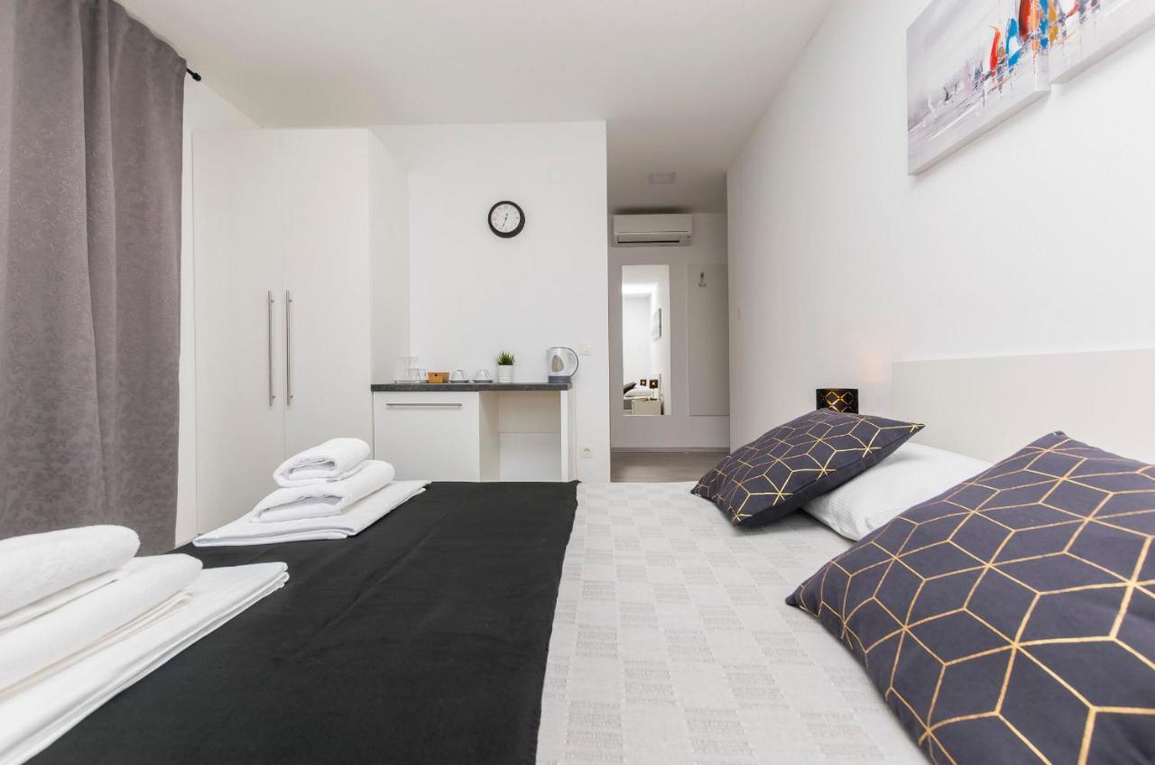 Apartments And Rooms Adriatic Suites Sibenik Bagian luar foto