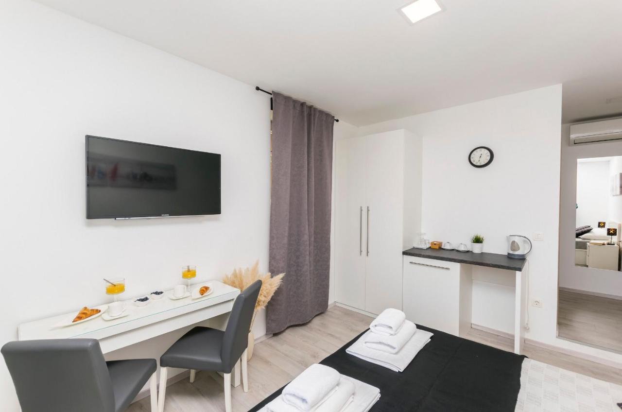Apartments And Rooms Adriatic Suites Sibenik Bagian luar foto