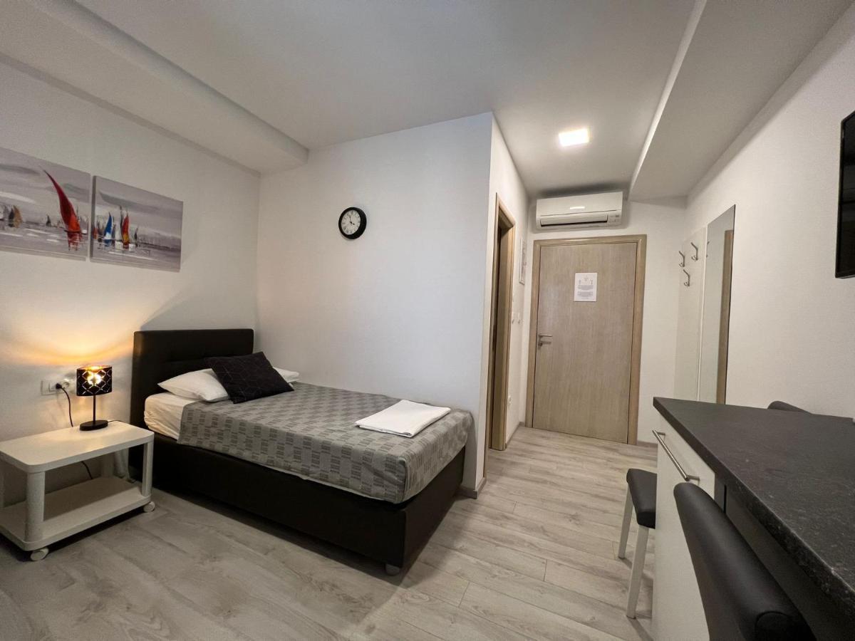 Apartments And Rooms Adriatic Suites Sibenik Bagian luar foto