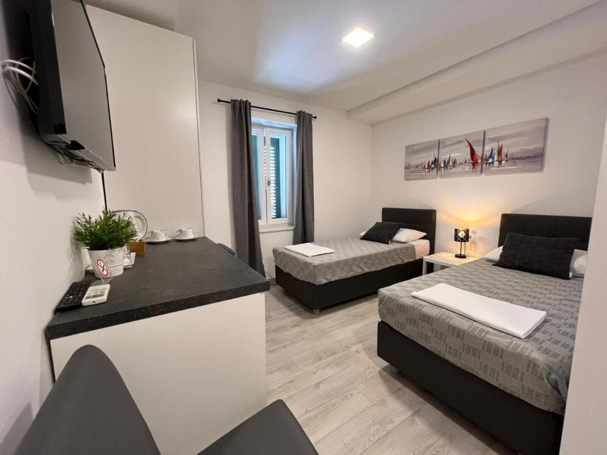 Apartments And Rooms Adriatic Suites Sibenik Bagian luar foto