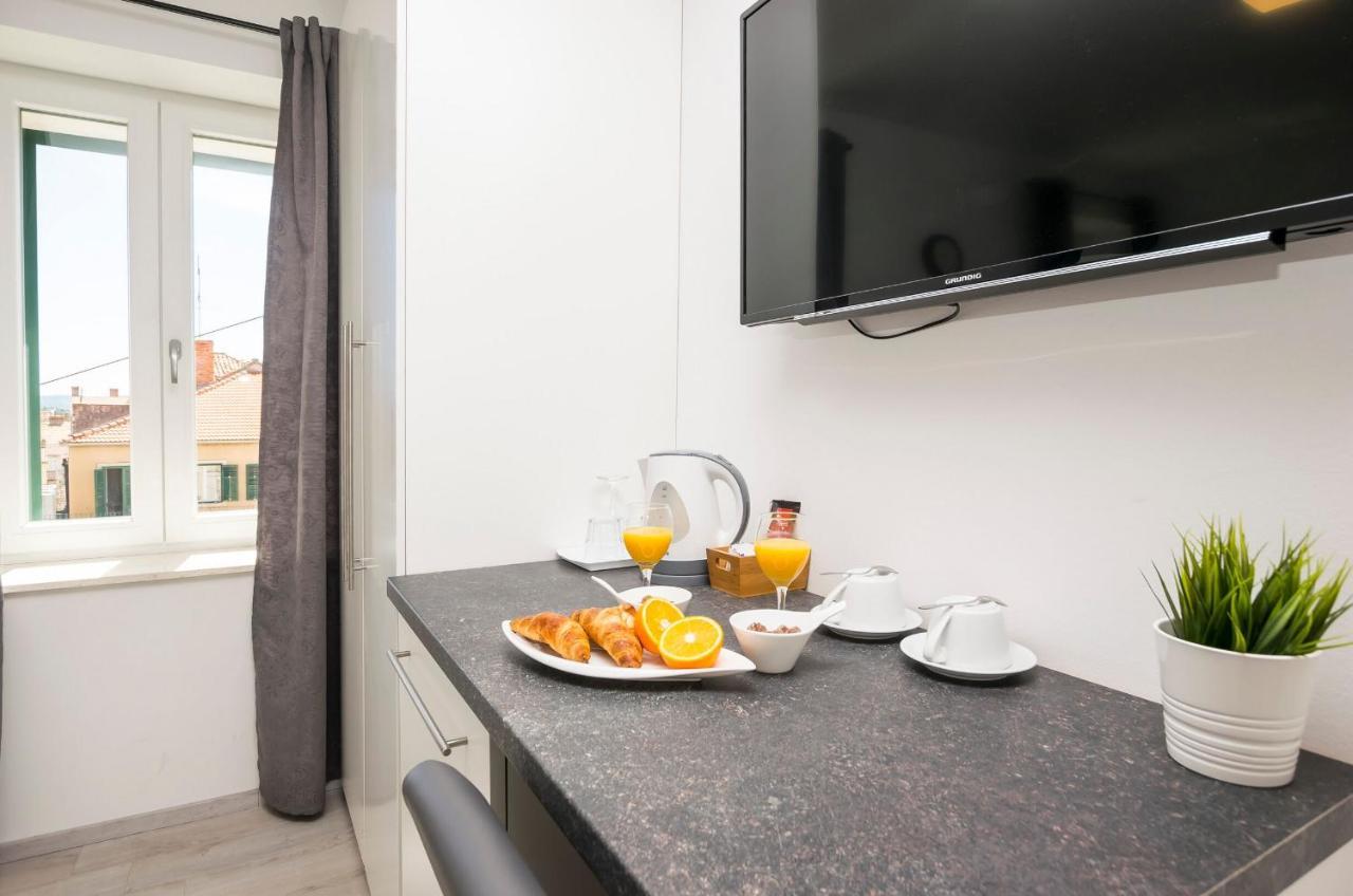 Apartments And Rooms Adriatic Suites Sibenik Bagian luar foto